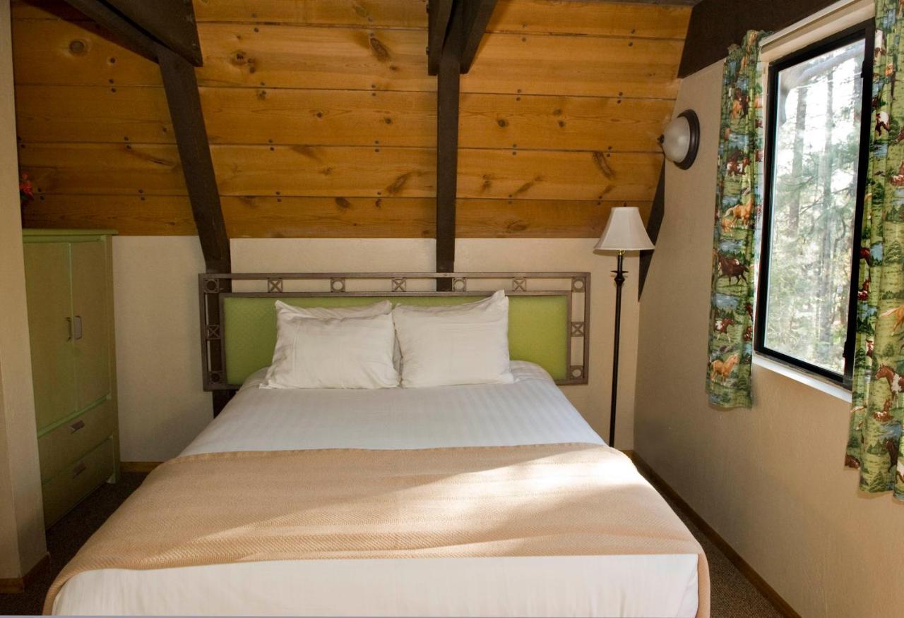 Cabins On Strawberry Hill Hotell Pine Eksteriør bilde